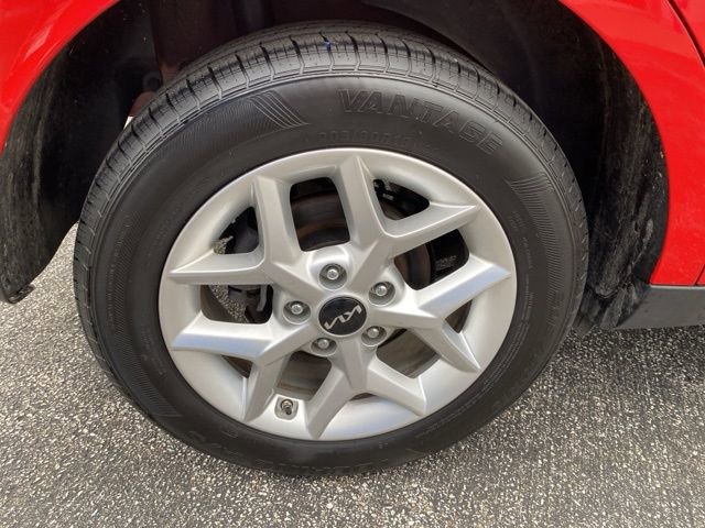 Used 2025 Kia Soul LX w/ LX Technology Package FWD image 10