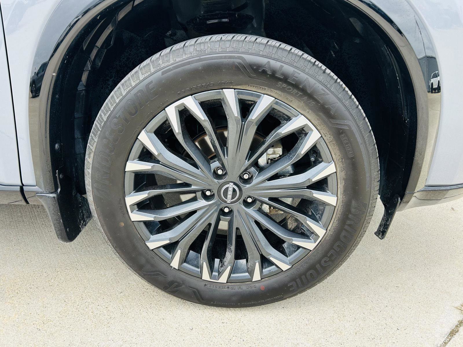 Used 2024 Nissan Rogue Platinum image 42