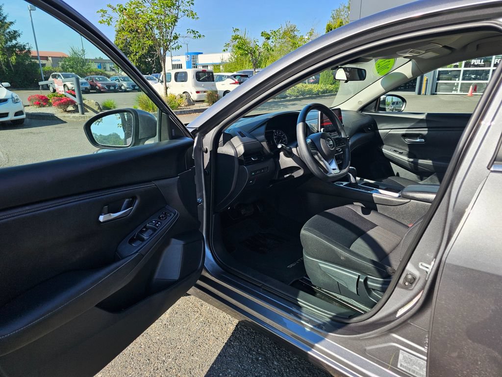 Used 2023 Nissan Sentra SV FWD image 16