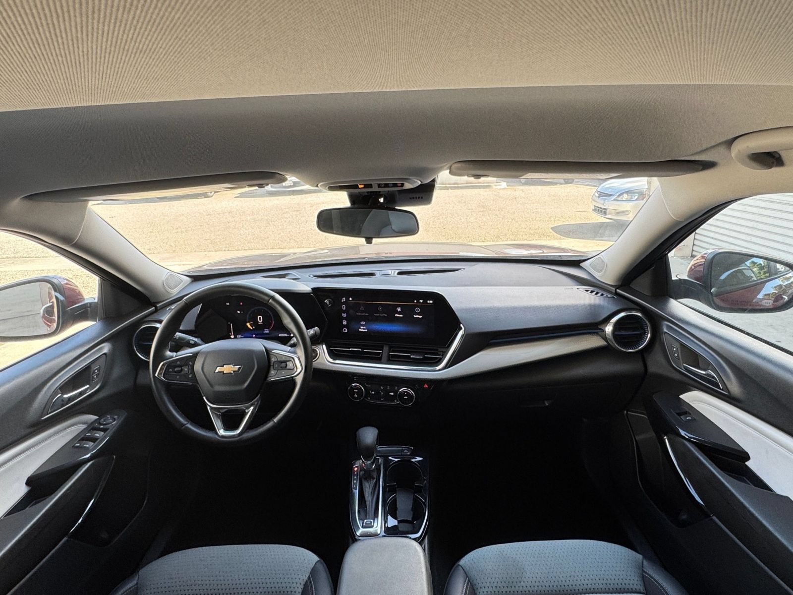 Used 2025 Chevrolet Trax LT w/ LT Convenience Package FWD image 32