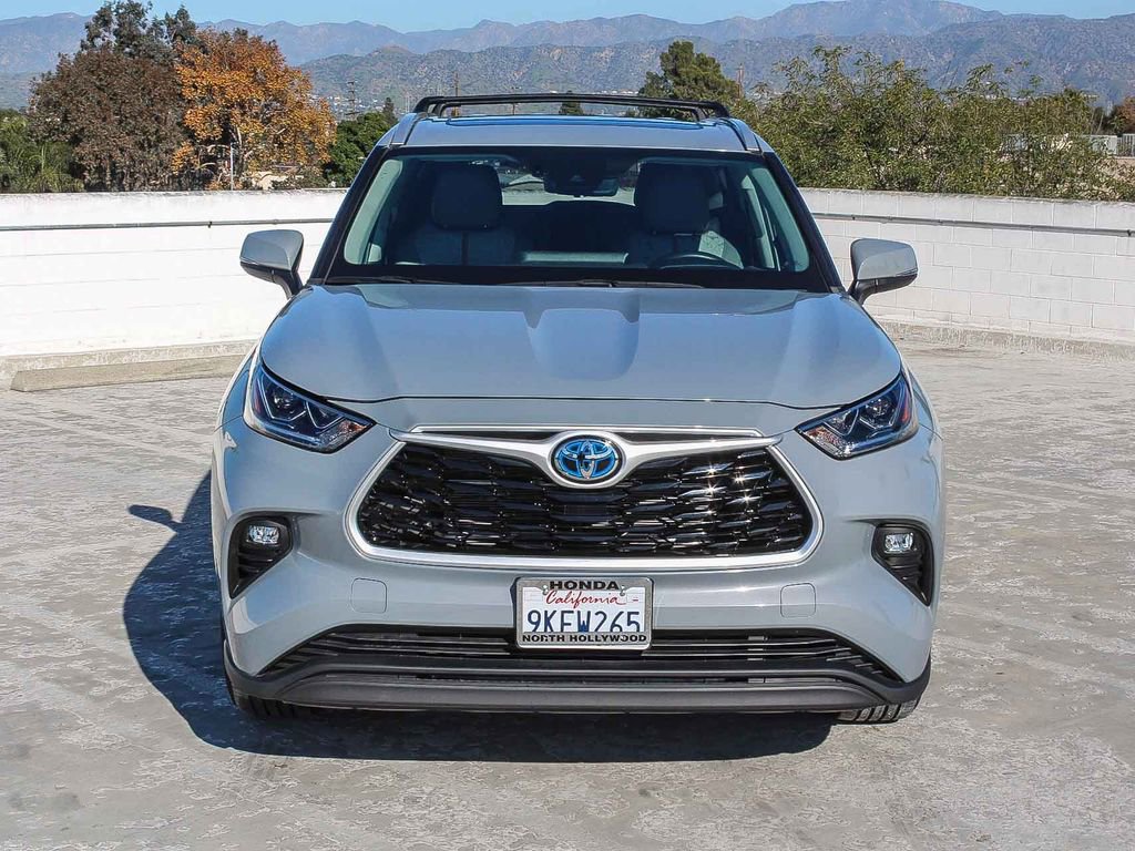 Used 2023 Toyota Highlander Bronze Edition image 2