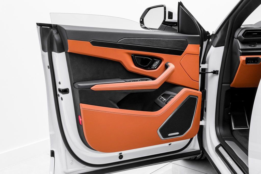 Used 2025 Lamborghini Urus SE image 47