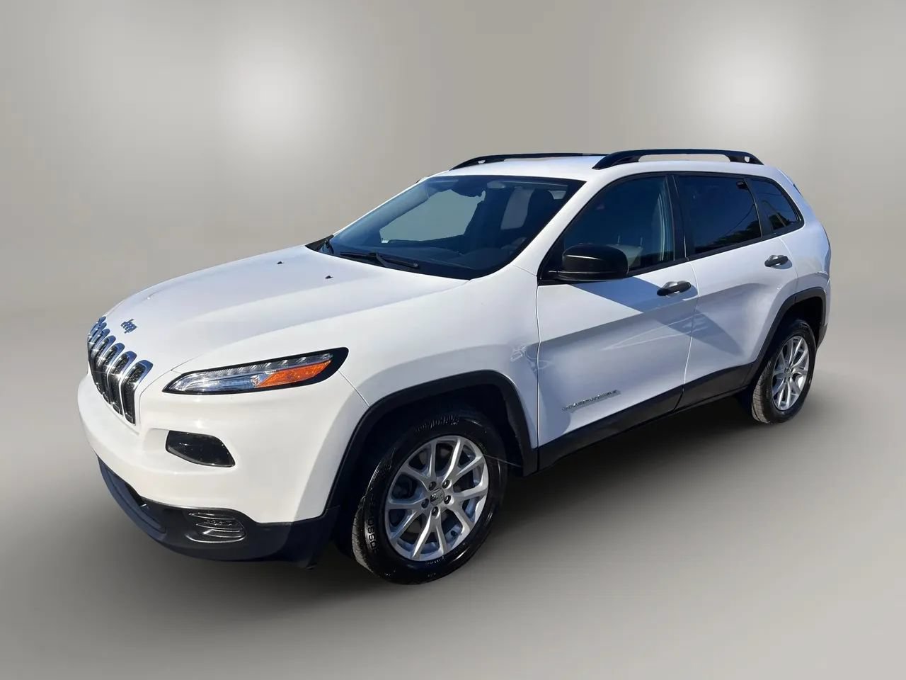 Used 2017 Jeep Cherokee Sport FWD image 4