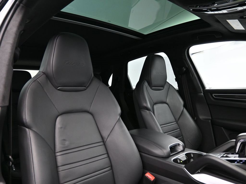 Used 2022 Porsche Cayenne Turbo image 33