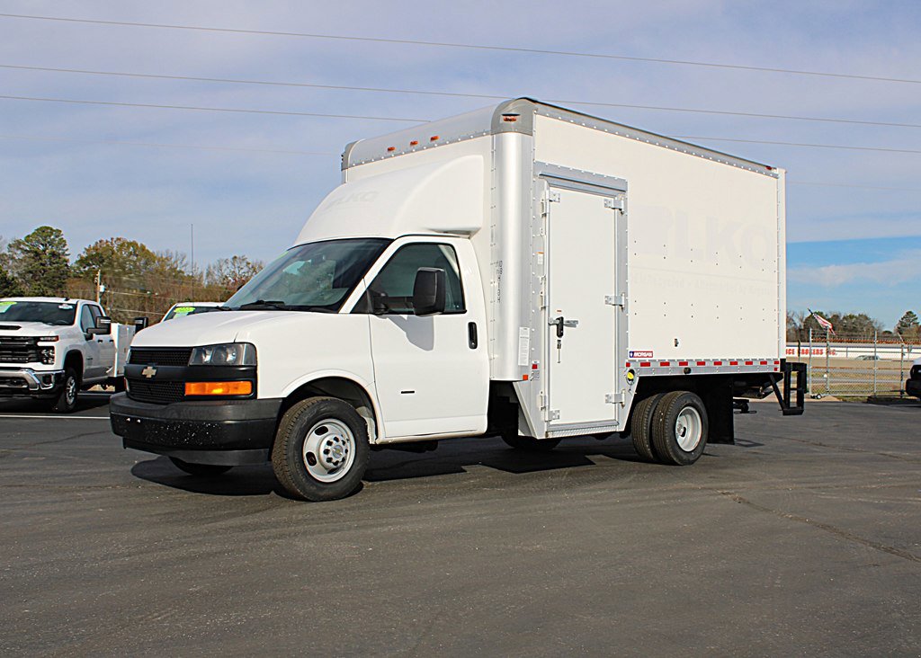 Used 2020 Chevrolet Express 3500 w/ Driver Convenience Package image 3