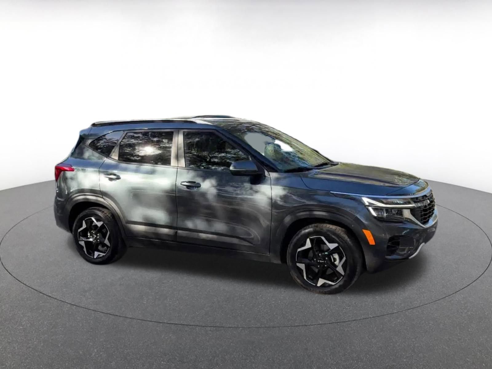 Used 2025 Kia Seltos S image 2