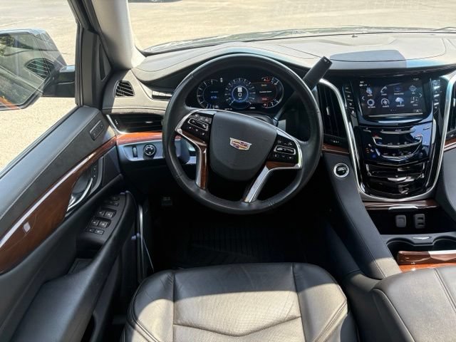 Used 2019 Cadillac Escalade ESV Luxury AWD/4WD image 22