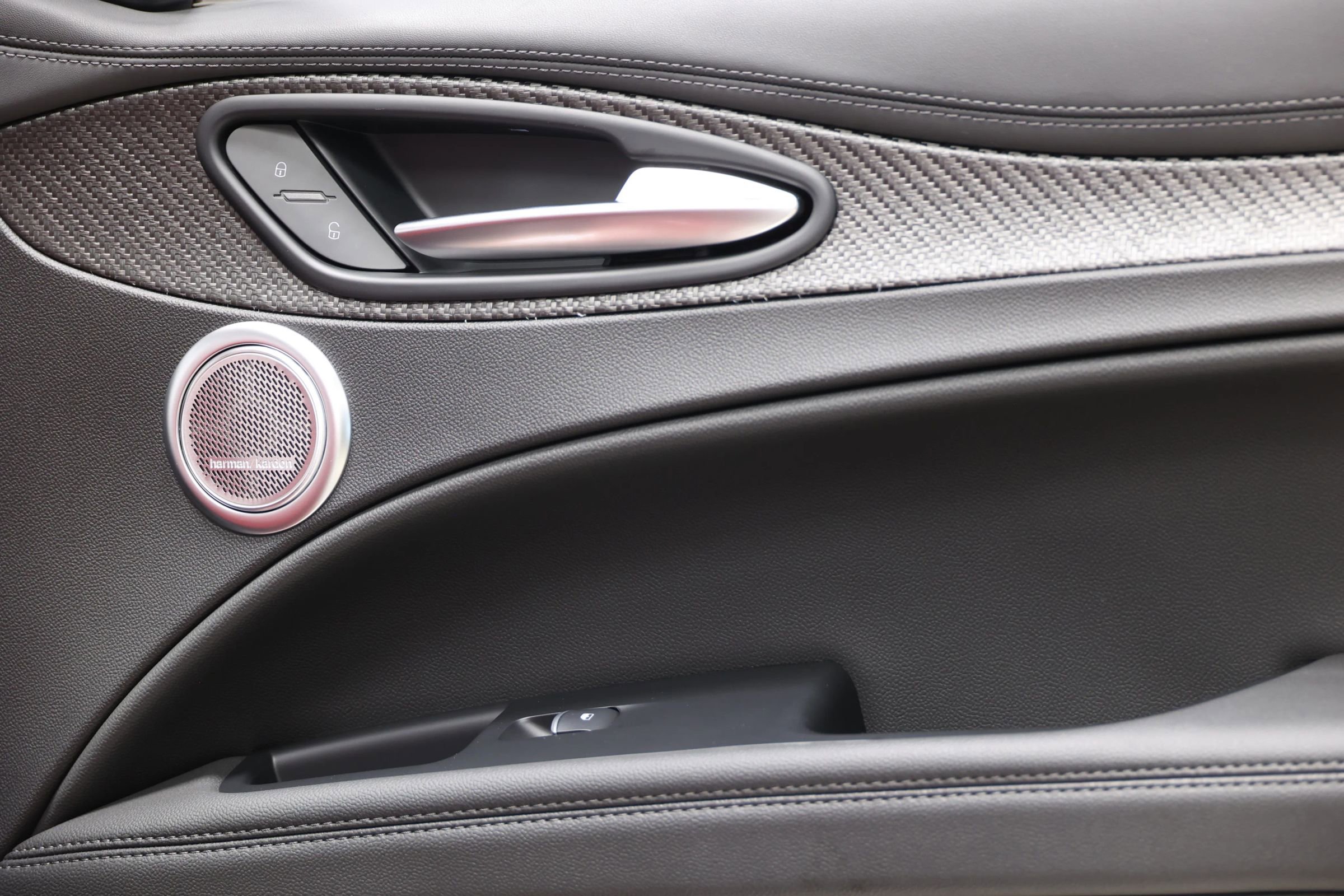 Used 2024 Alfa Romeo Stelvio Quadrifoglio image 76