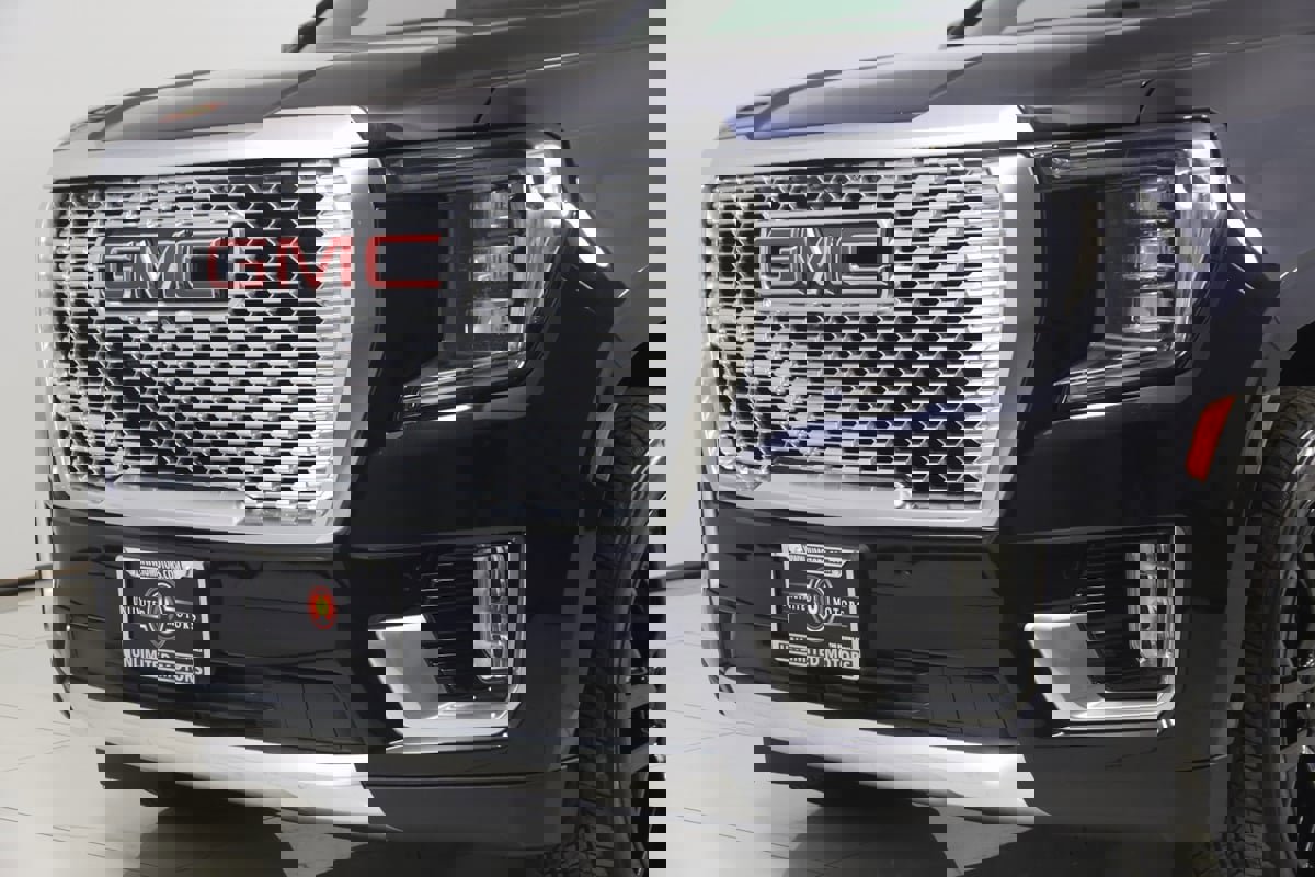 Used 2021 GMC Yukon Denali w/ Denali Premium Package image 55