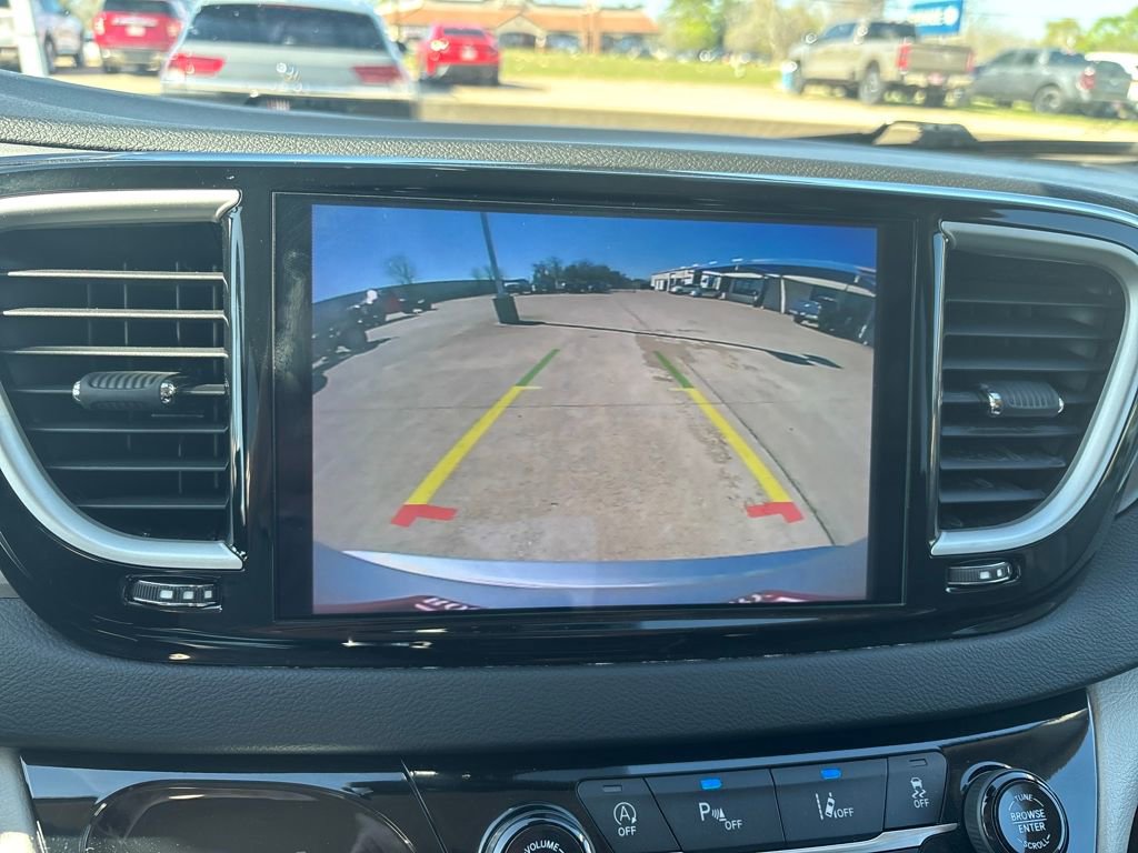 Used 2023 Chrysler Pacifica Touring-L image 20