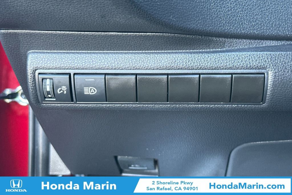 Used 2025 Toyota Corolla LE image 31