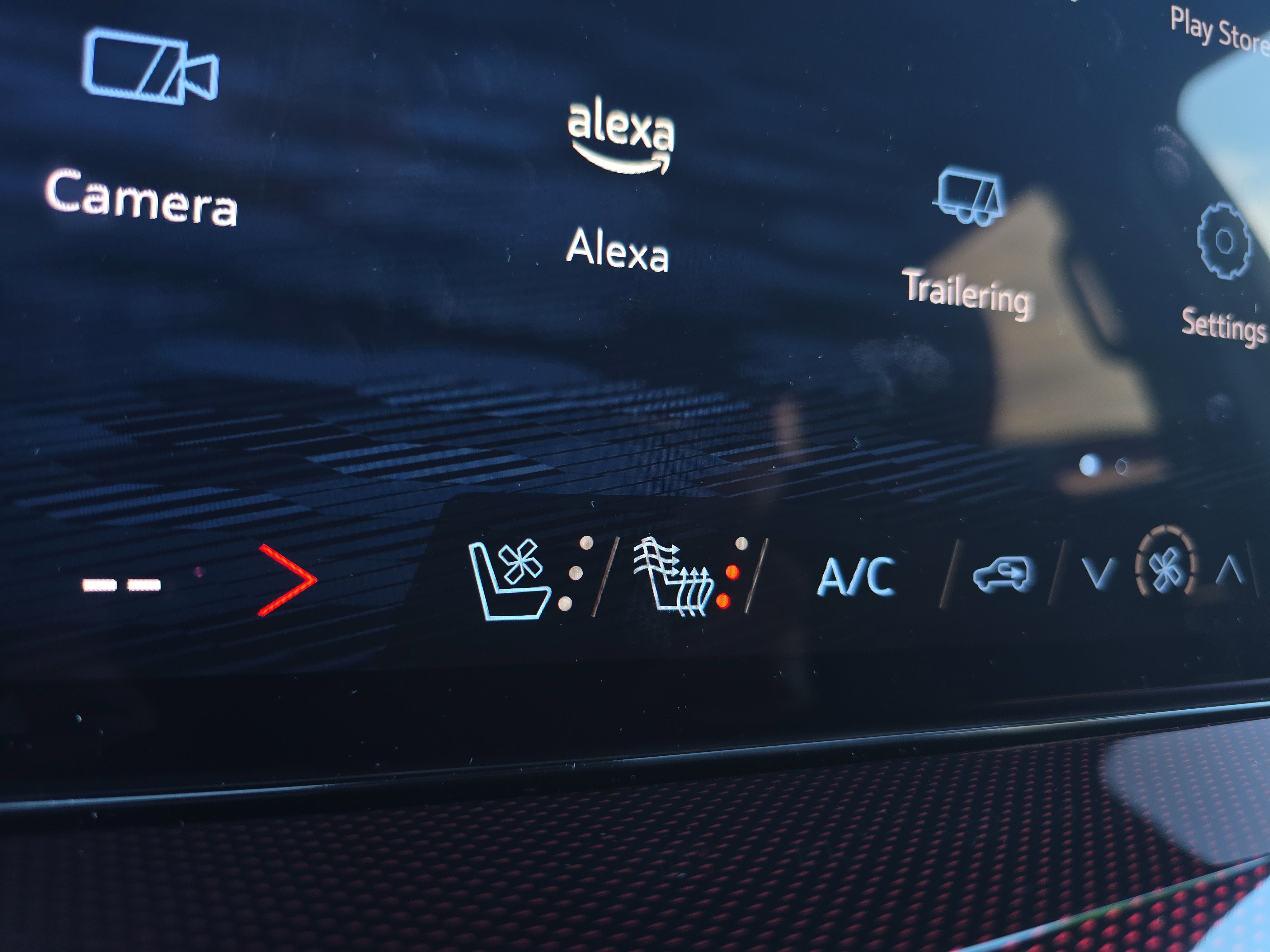 Used 2024 Chevrolet Traverse RS w/ LPO, Floor Liner Package image 31