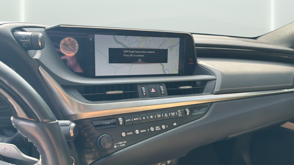 Used 2020 Lexus ES 350 Ultra Luxury w/ Accessory Package 2 FWD image 17