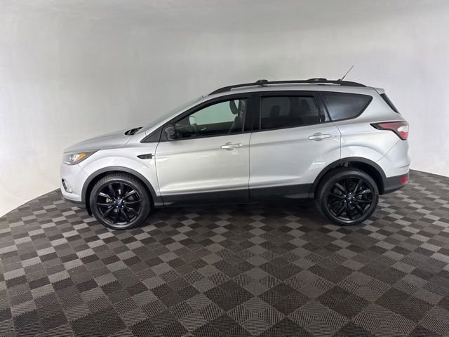 Used 2018 Ford Escape SE w/ SE Sport Appearance Package FWD image 6