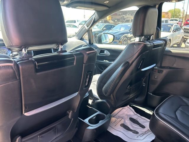 Used 2018 Chrysler Pacifica Limited w/ Advanced Safetytec Group FWD image 16