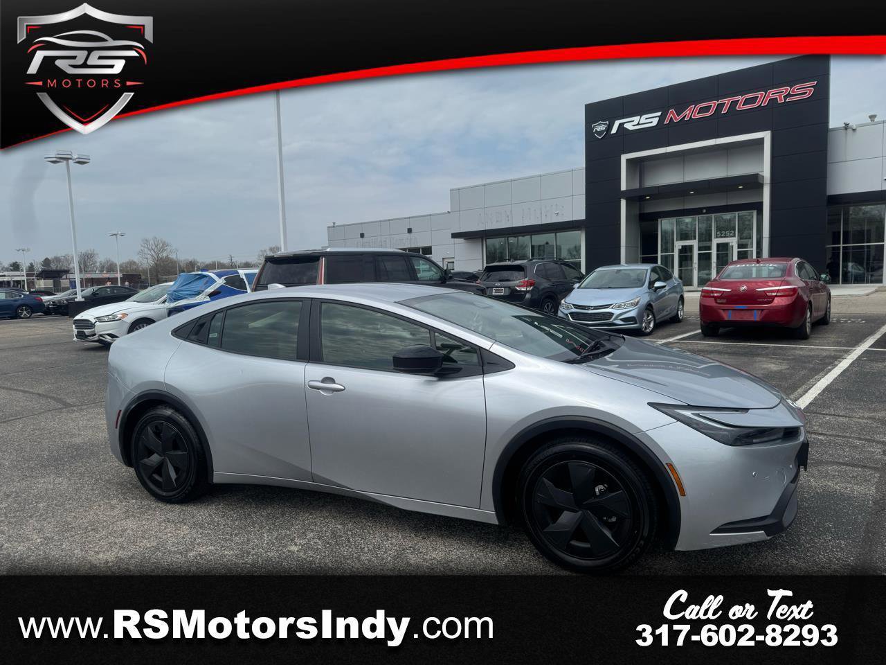 Used 2025 Toyota Prius LE image 1