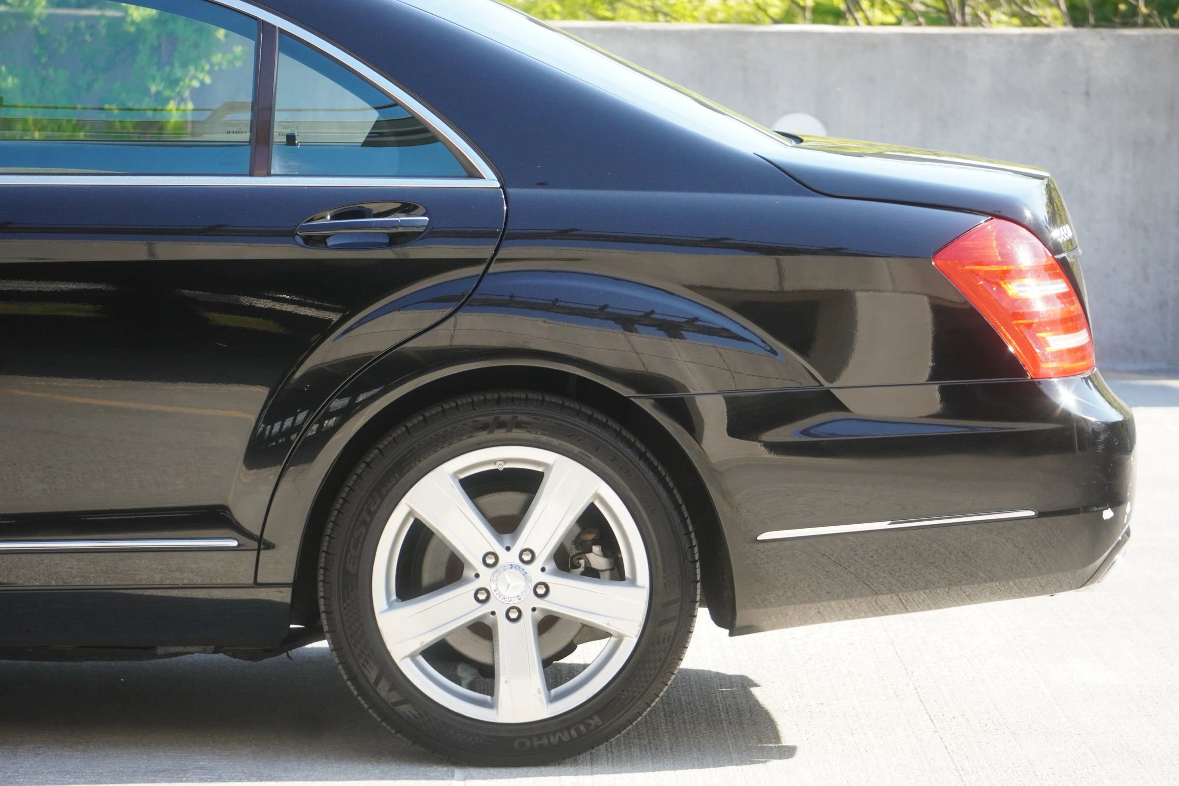 Used 2010 Mercedes-Benz S 550 4MATIC image 32