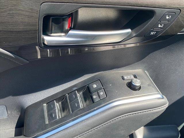 Used 2026 Toyota Highlander Platinum AWD/4WD image 9