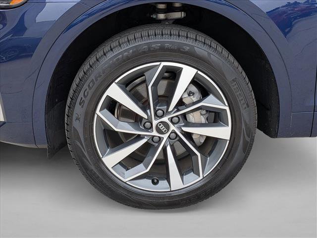 Used 2022 Audi Q5 2.0T Premium w/ Convenience Package AWD/4WD image 24