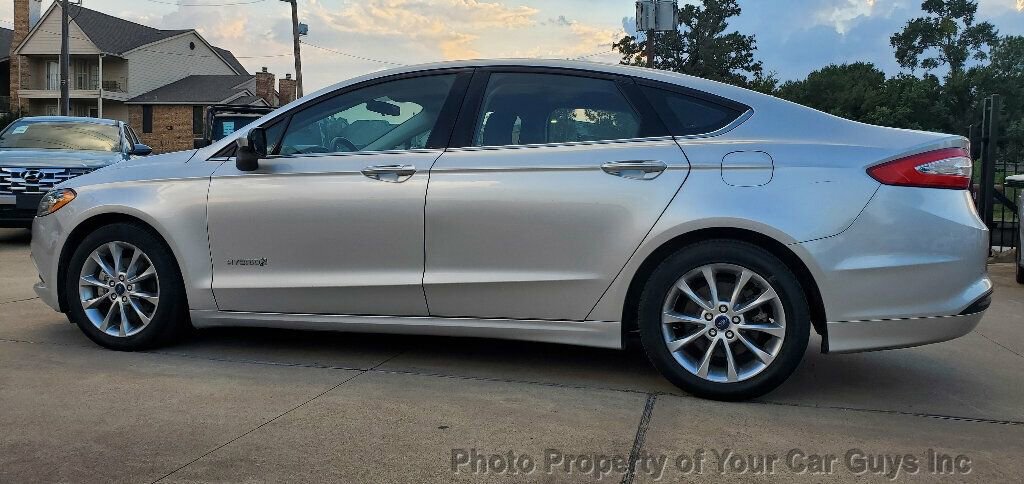 Used 2017 Ford Fusion SE image 22