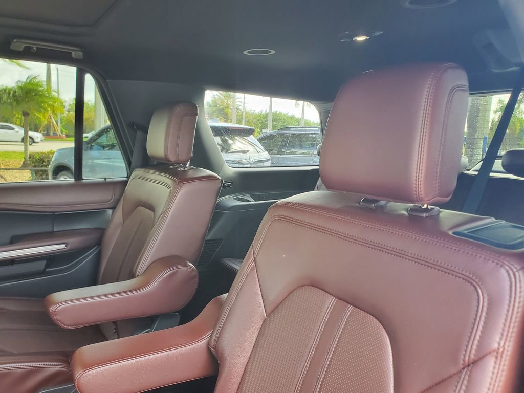 Used 2023 Ford Expedition Limited image 13