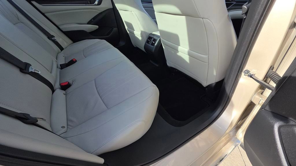 Used 2018 Honda Accord EX-L image 17