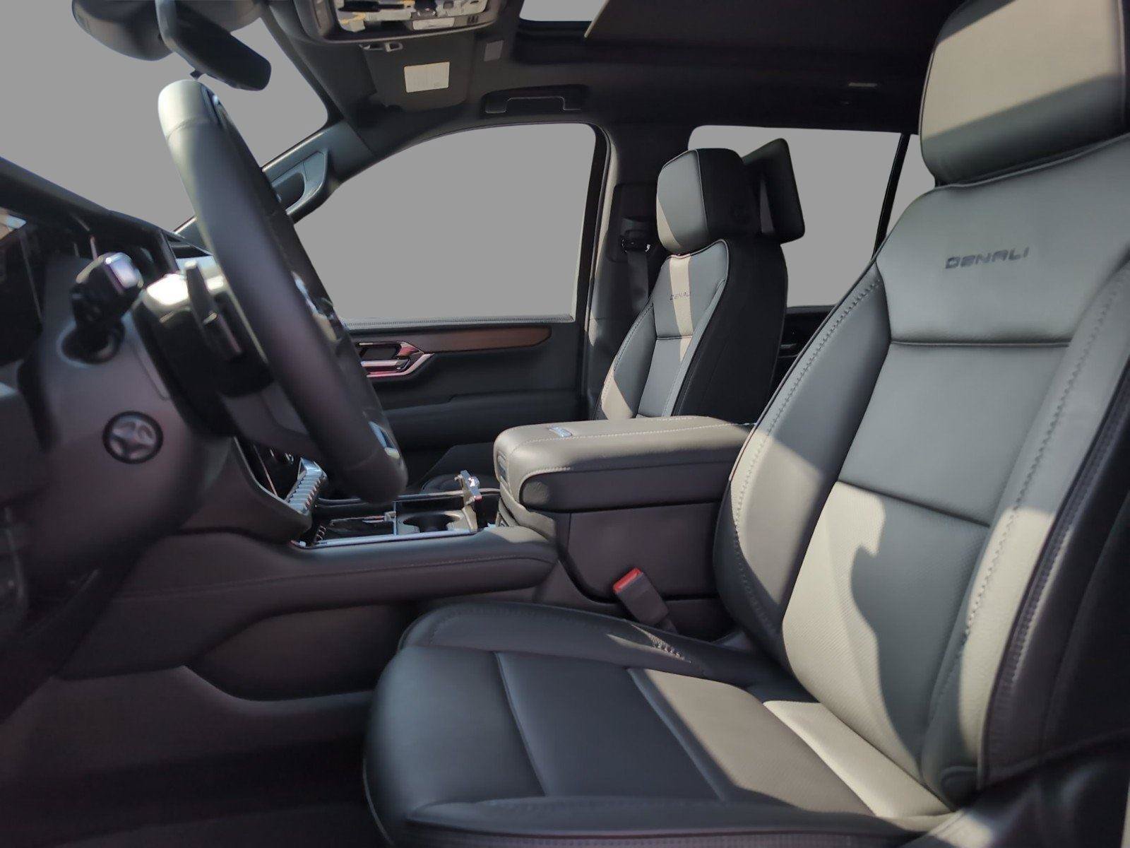 New 2026 GMC Yukon Denali w/ Denali Reserve Package AWD/4WD image 18