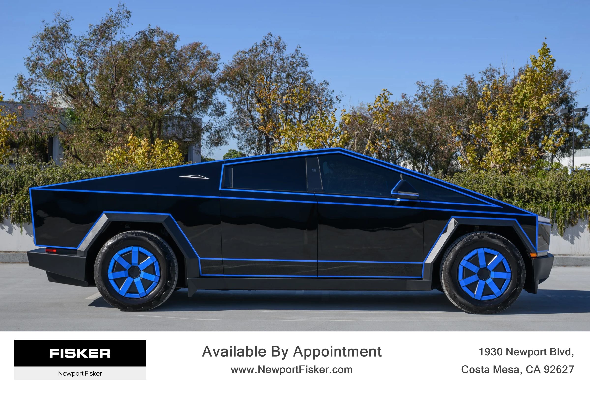 Used 2024 Tesla Cybertruck AWD Crew Cab image 8