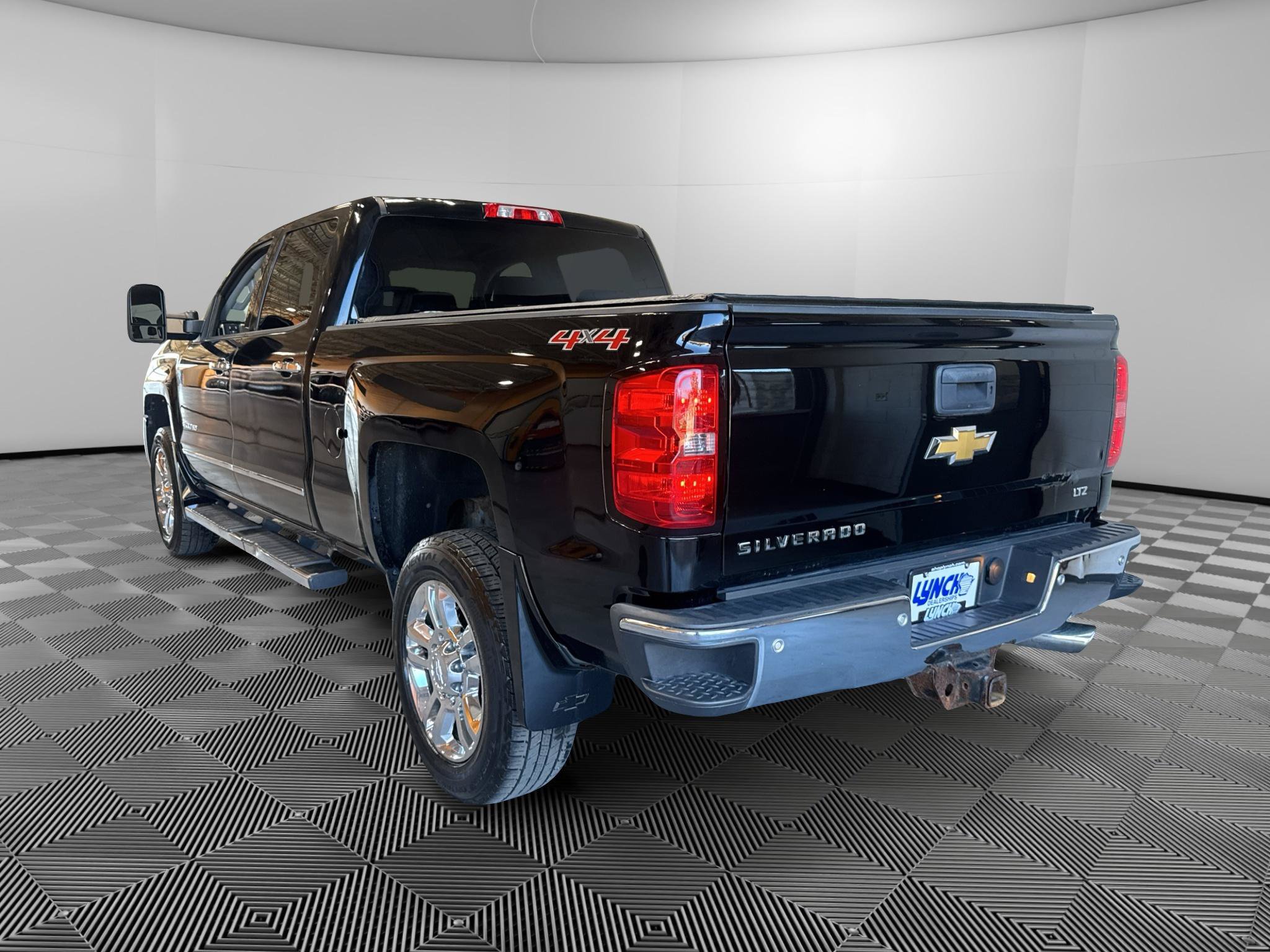 Used 2015 Chevrolet Silverado 2500 LTZ w/ LTZ Plus Package AWD/4WD image 3