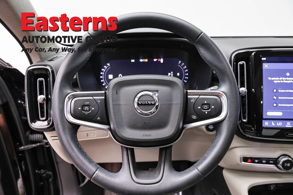 Used 2023 Volvo XC40 B4 Ultimate FWD image 12