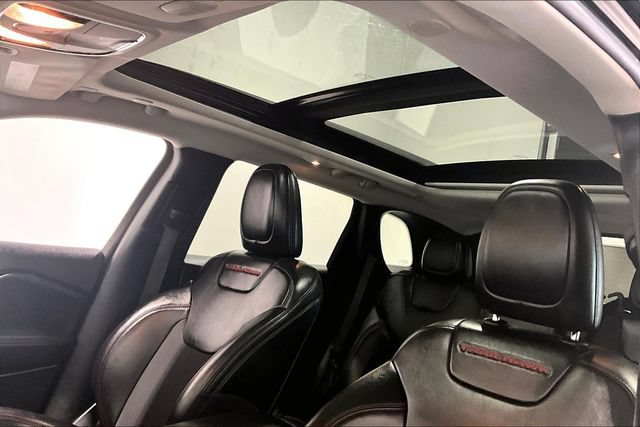Used 2020 Jeep Cherokee Trailhawk w/ Comfort & Convenience Group AWD/4WD image 47
