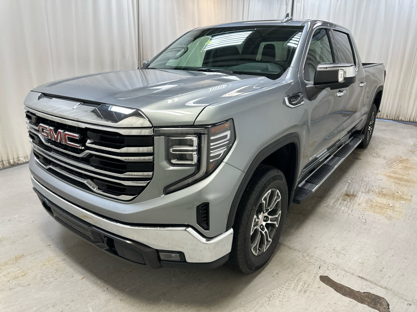 New 2026 GMC Sierra 1500 SLT w/ SLT Convenience Package image 9