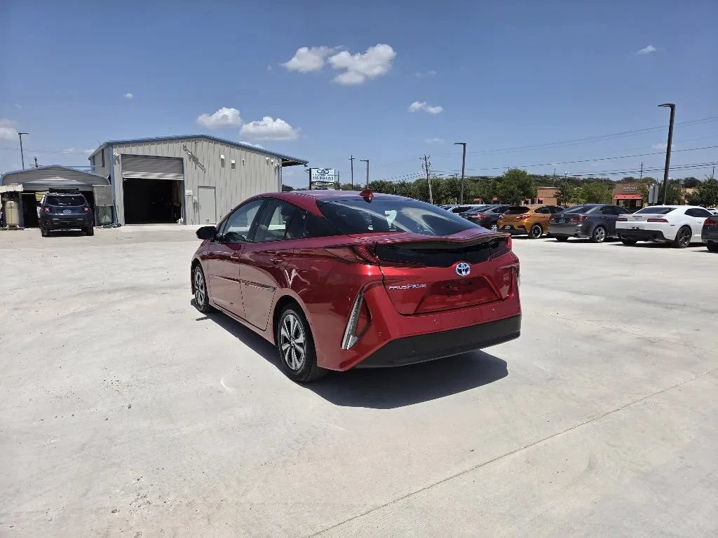 Used 2017 Toyota Prius Prime Advanced FWD image 8