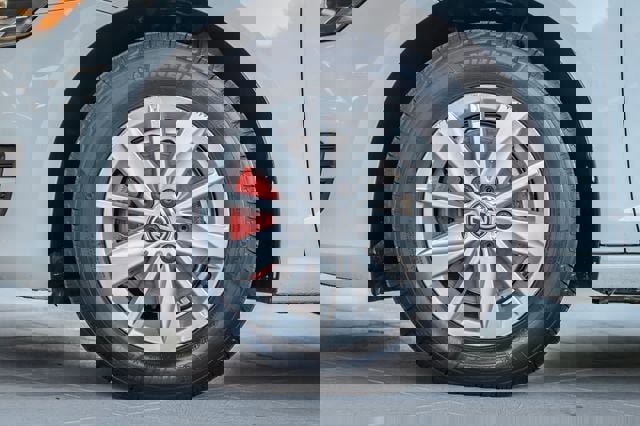 Used 2016 Volkswagen Golf S image 11