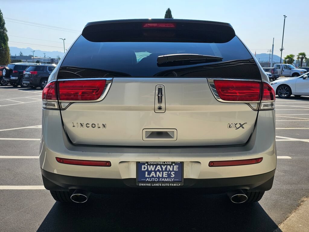 Used 2013 Lincoln MKX FWD image 4