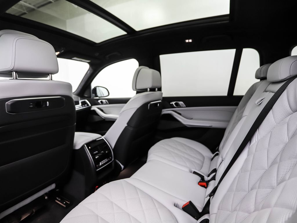 Used 2026 BMW X7 xDrive40i w/ M Sport Package image 21