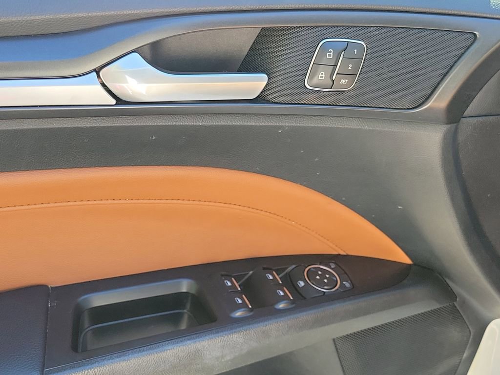 Used 2019 Ford Fusion Titanium image 21