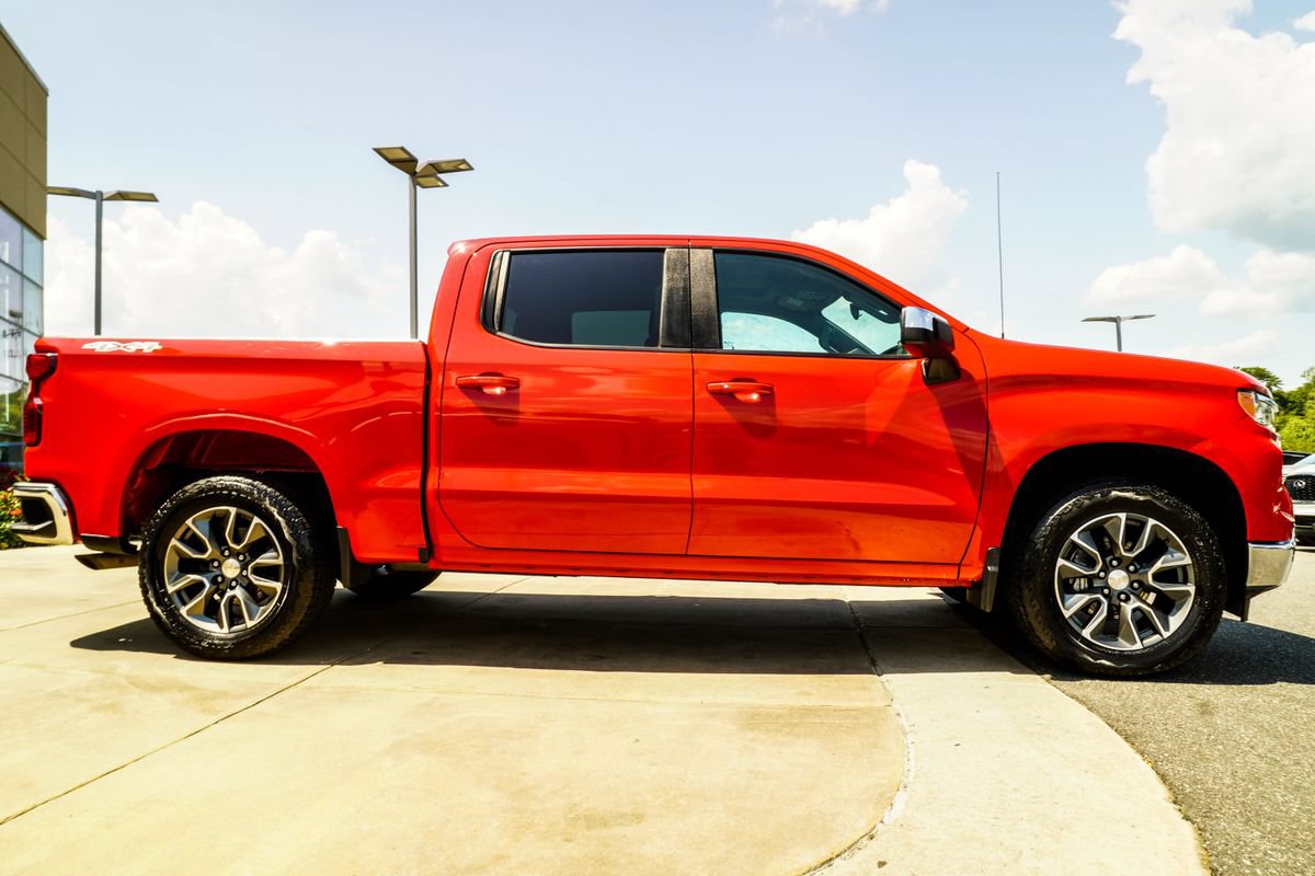 Used 2023 Chevrolet Silverado 1500 LT AWD/4WD image 6