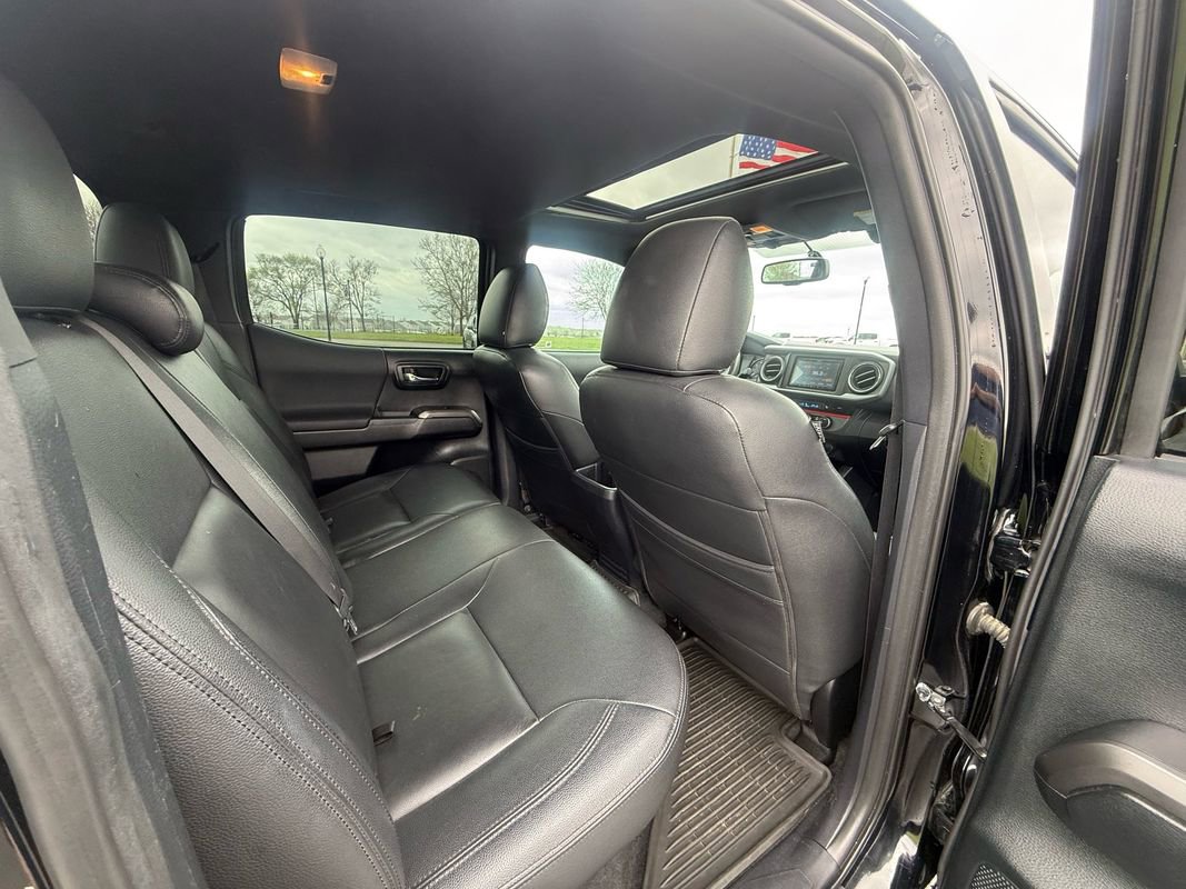 Used 2017 Toyota Tacoma TRD Off-Road w/ Premium & Technology Package image 18