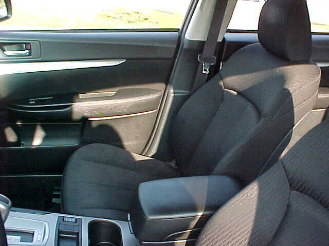 Used 2011 Subaru Outback 2.5i Premium w/ All-Weather Pkg image 17