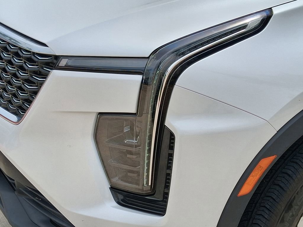 Used 2024 Cadillac XT4 Luxury w/ LPO, Floor Liner Package FWD image 7