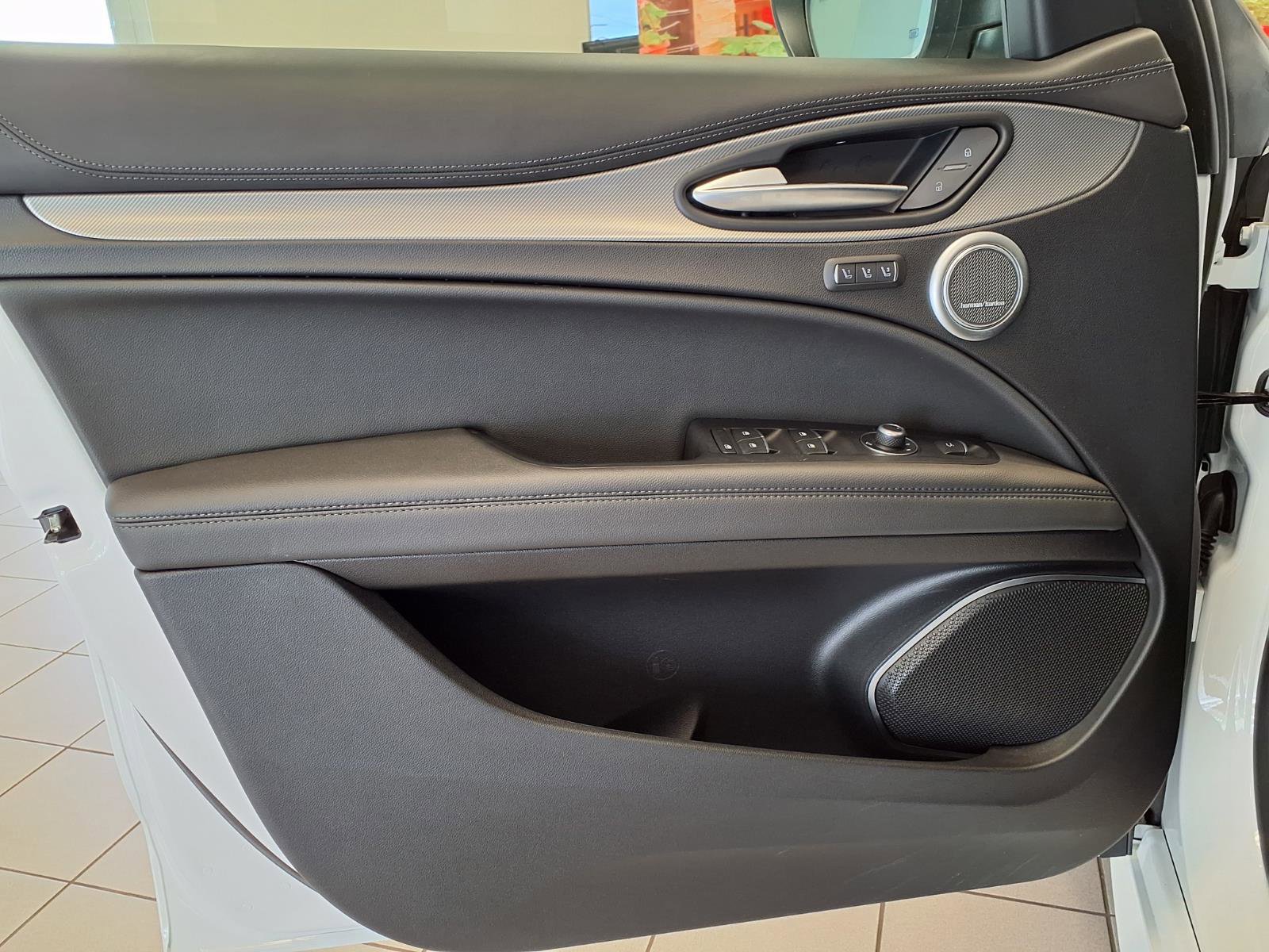 Used 2023 Alfa Romeo Stelvio Veloce AWD/4WD image 22