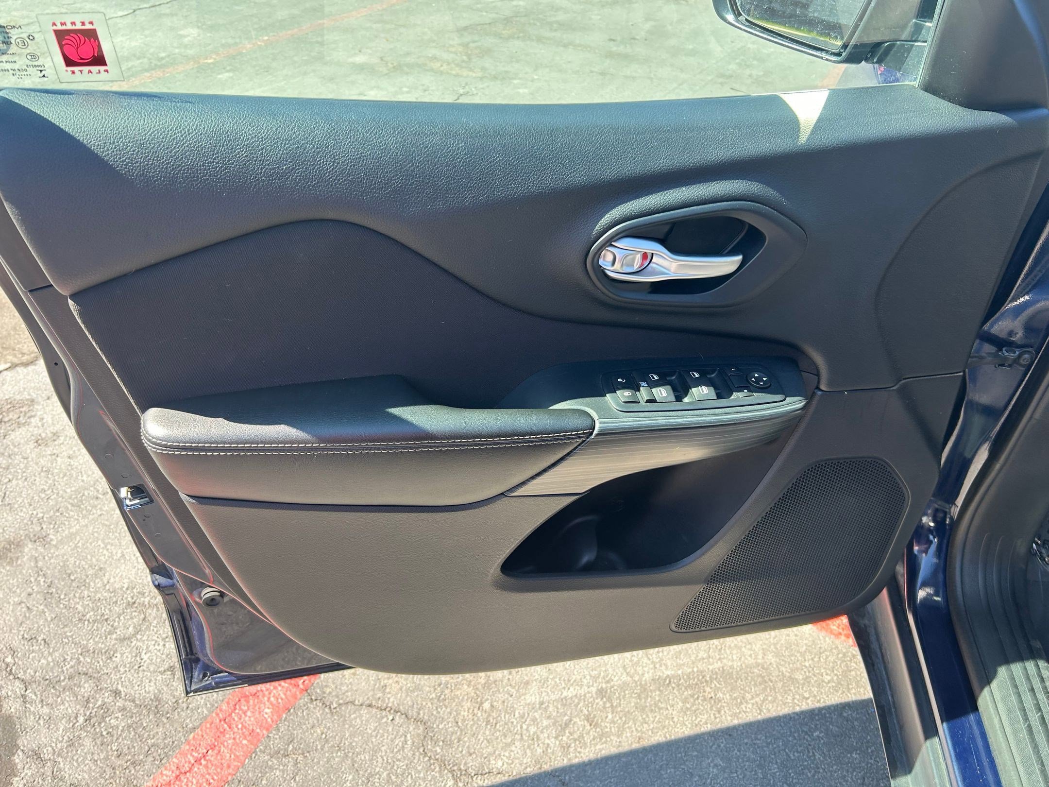 Used 2016 Jeep Cherokee Sport w/ Cold Weather Group FWD image 10
