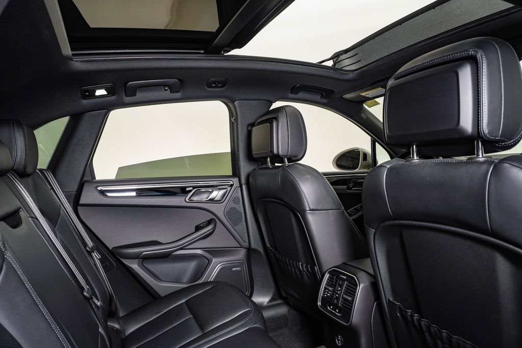 Certified 2024 Porsche Macan AWD/4WD image 16