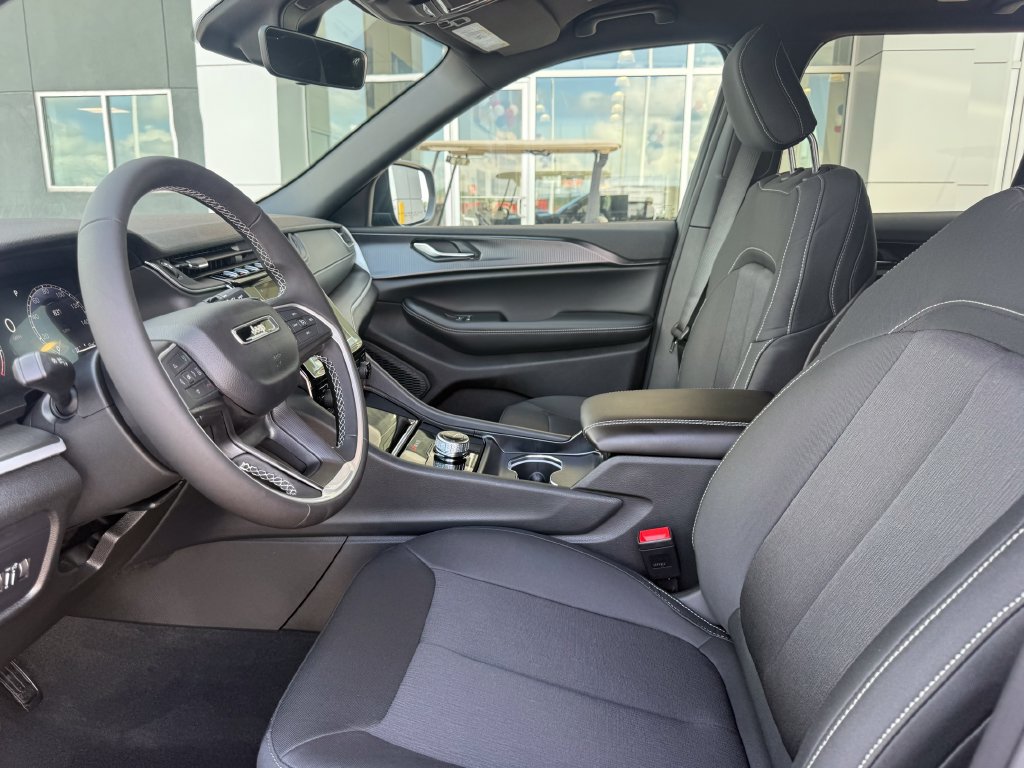 New 2026 Jeep Grand Cherokee Laredo RWD image 4