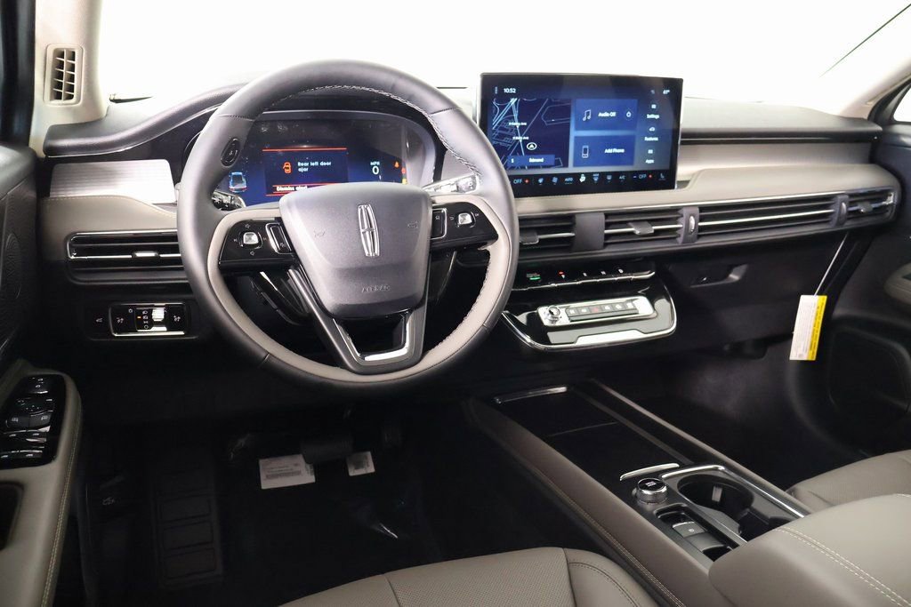 New 2026 Lincoln Corsair Premiere image 2