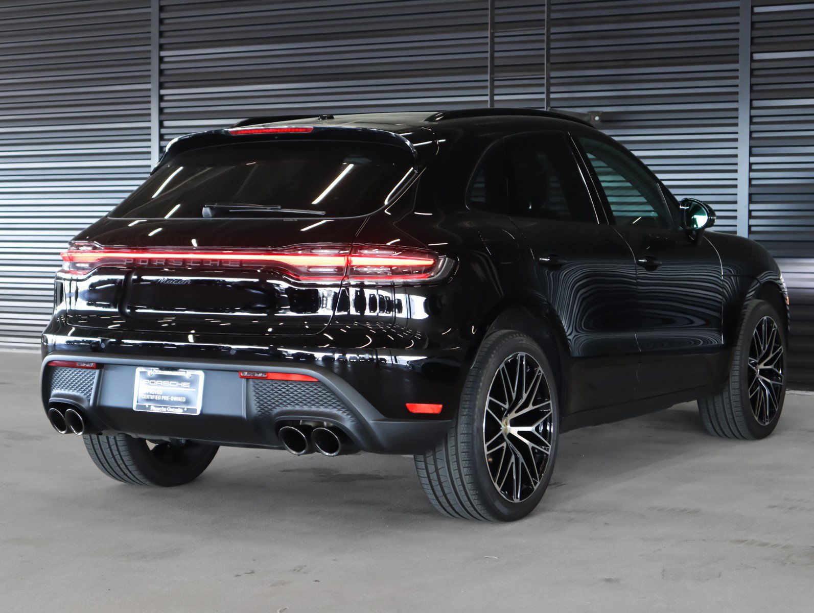 Certified 2025 Porsche Macan image 10