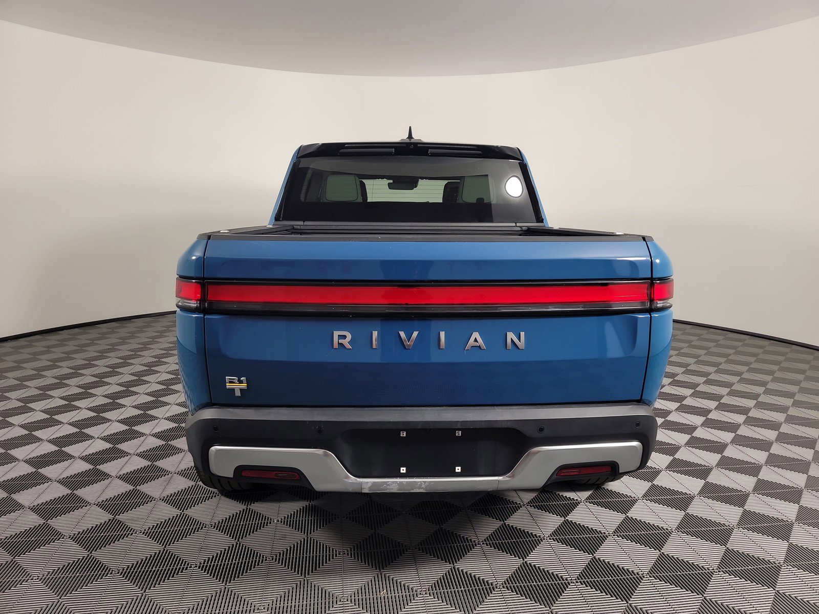 Used 2023 Rivian R1T Adventure image 4
