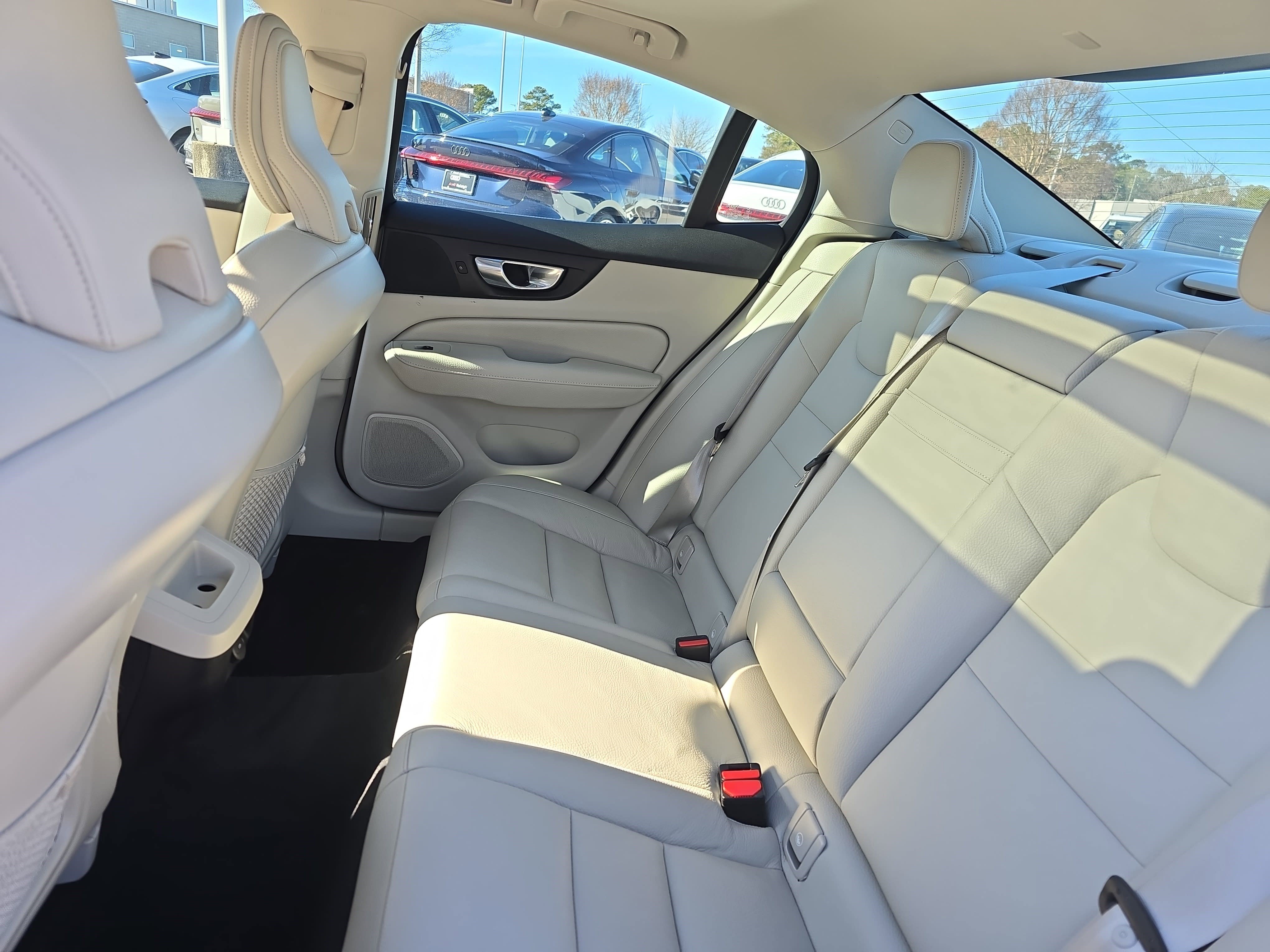 Used 2021 Volvo S60 T5 Momentum image 13