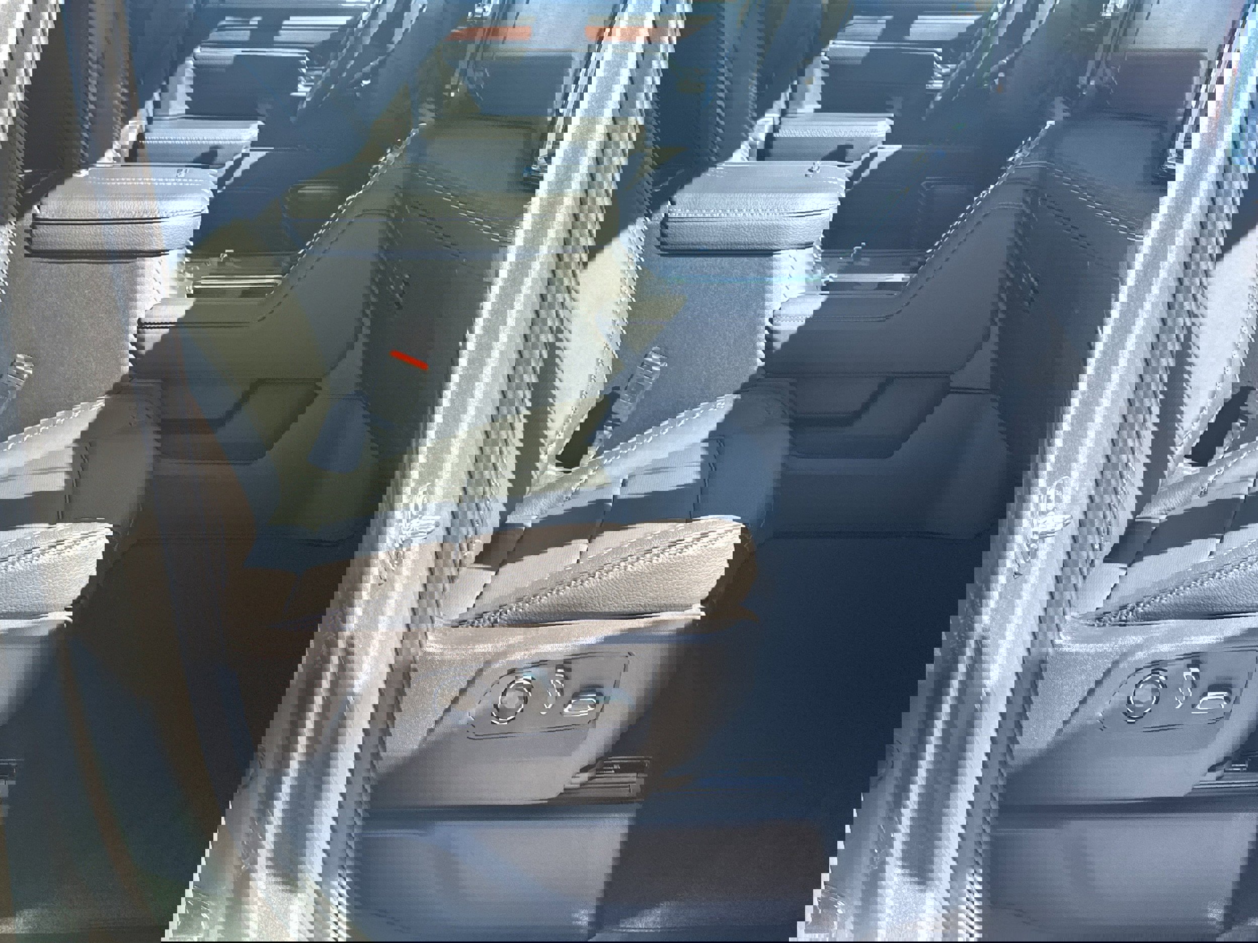 Used 2024 GMC Sierra 2500 Denali w/ Denali Reserve Package image 13